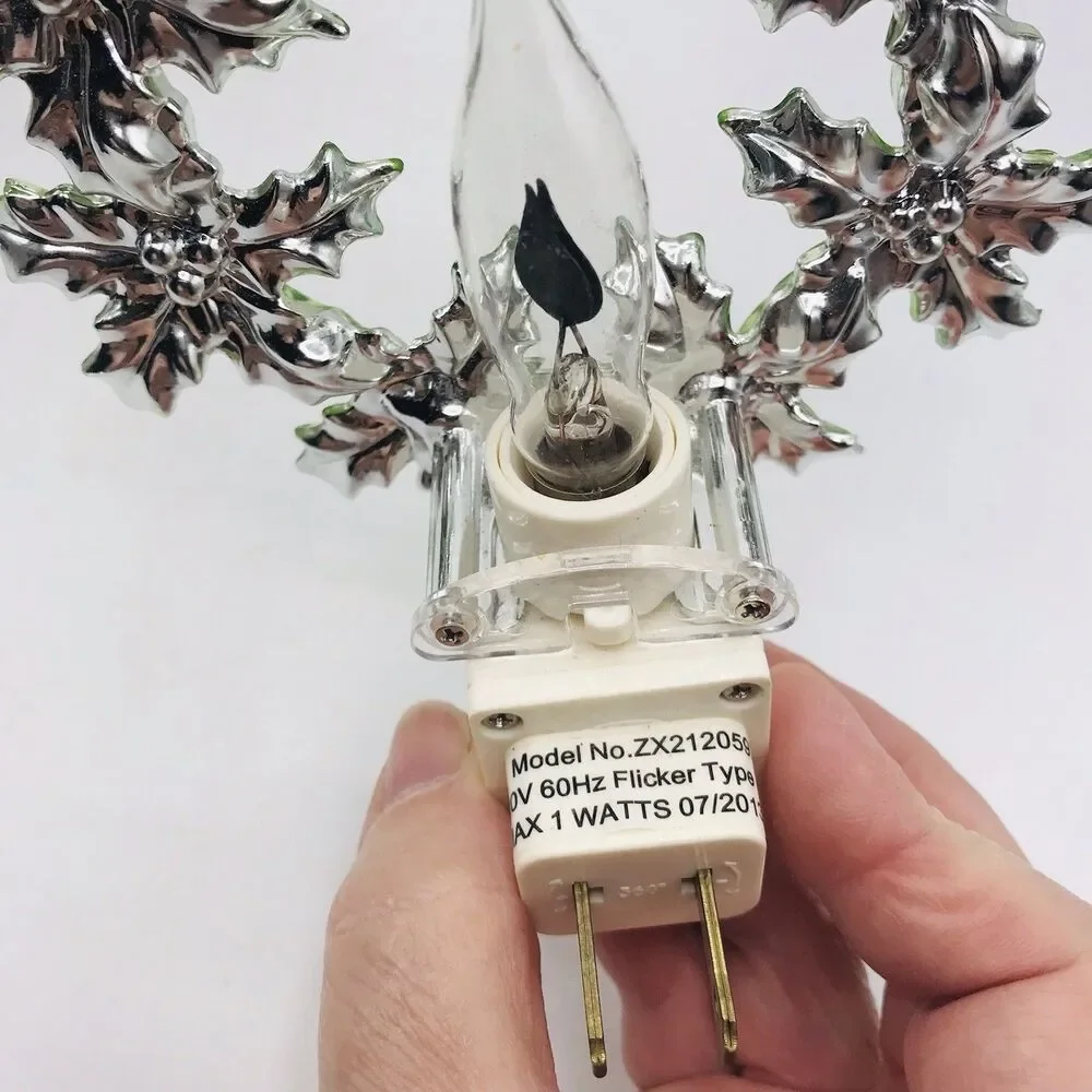 Holiday Wreath Night Light Green Flickering Light 5 inches